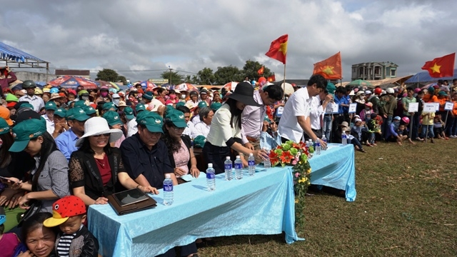 Lễ hội đã thu hút đông đảo người dân địa phương và vùng lân cận đến tham dự.