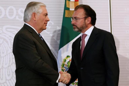 Ngoại trưởng Mỹ Rex Tillerson gặp Ngoại trưởng Mexico Videgaray trong chuyến thăm Mexico mới đây. (Ảnh: Reuters).