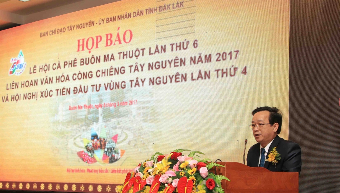Phó Chủ tịch HĐND tỉnh Trần Vĩnh Cảnh phát biểu tại buổi họp báo