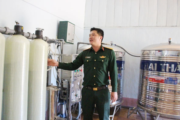 Dây chuyền sản xuất nước tinh khiết của Phòng Hậu cần, Bộ CHQS tỉnh. 