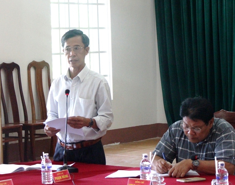 Phó Bí thư Huyện ủy Buôn Đôn Phạm Hùng nêu một số kiến nghị tại buổi làm việc