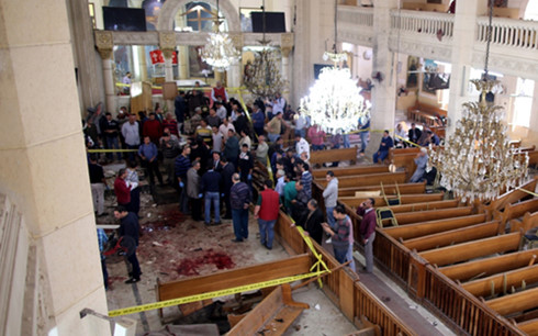 Hiện trường vụ đánh bom nhà thờ ở Tanta, Ai Cập. (Ảnh: EPA)