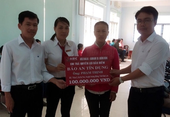 Chi trả quyền lợi bảo hiểm BATD cho một khách hàng  trên địa bàn huyện Krông Bông. 