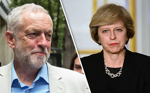 Thủ tướng Anh Theresa May (phải) và lãnh đạo Công đảng Jeremy Corbyn đã ngay lập tức bắt tay vào các hoạt động vận động tranh cử. (Ảnh: Getty)