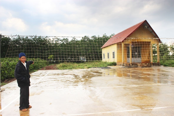 Khu đất gia đình ông Cao Đình Hứng hiến cho thôn Xuân Hà 2 xây hội trường,  sân bóng chuyền. 