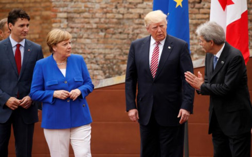 Từ phải sang trái: Tổng thống Italy Getiloni nói chuyện cùng Tổng thống Donald Trump, Thủ tướng Đức Angela Merkel và Thủ tướng Canada Justin Trudeau. Ảnh: Reuters