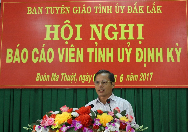 Phó Ban Tuyên giáo Tỉnh ủy Nguyễn Cảnh phát biểu tại hội nghị