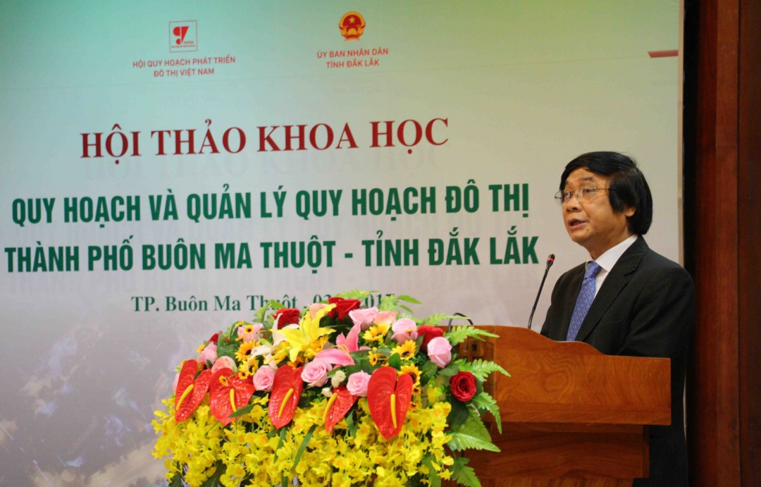 Ông Trần Ngọc Chính, Chủ tịch Hội Quy hoạch phát triển đô thị Việt Nam phát biểu khai mạc hội thảo. Ảnh: Hoàng Gia