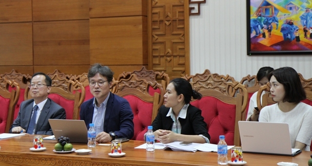 Văn phòng Cơ quan Hợp tác quốc tế Hàn Quốc (KOICA) tại Việt Nam do ông Chang Jae Yun – Trưởng Văn phòng đại diện KOICA Việt Nam làm trưởng đoàn đã có buổi làm việc với UBND tỉnh để đánh giá hiệu quả của Dự án xây dựng hệ thống cấp nước thị xã Buôn Hồ