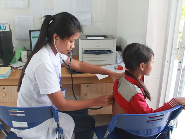 Trạm y tế xã Krông Nô (huyện Lắk) được đầu tư cơ sở vật chất, trang thiết bị đáp ứng yêu cầu khám chữa bệnh  cho người dân.    