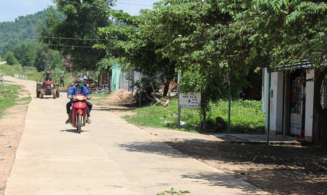 Tuyến đường vào buôn Ea Drai, xã Tân Tiến được đầu tư từ chương trình 135