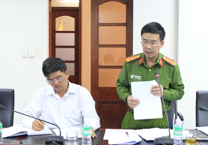 Phó Giám đốc Công an tỉnh Phạm Minh Thắng tham gia đóng góp ý kiến. 