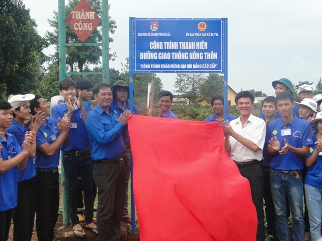 Tỉnh Đoàn khánh thành công trình thanh niên đường giao thông nông thôn tại xã Ea Tul (huyện Cư M’gar). 