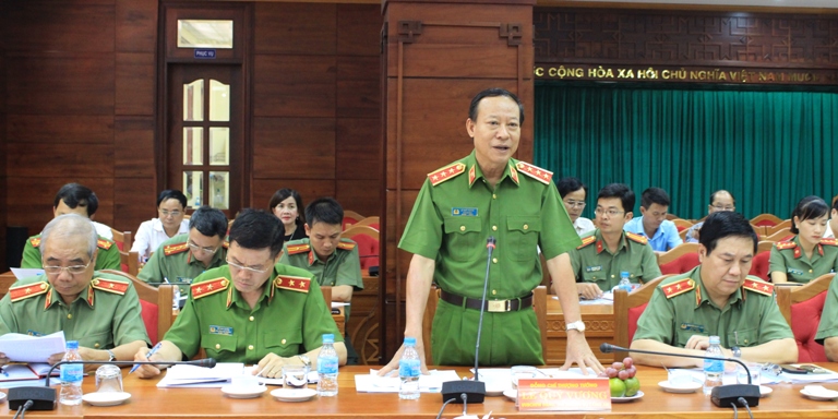 Đồng chí Lê Quý Vương phát biểu kết luận buổi làm việc.