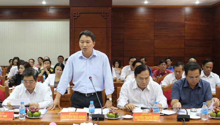 Phó Chủ tịch Thường trực UBND tỉnh Nguyễn Hải Ninh phát biểu ý kiến tại cuộc họp.