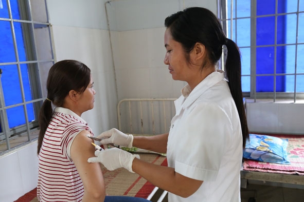 Phụ nữ mang thai và dự định mang thai cần chủ động tiêm vắc-xin phòng bệnh cúm.