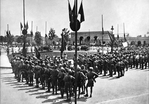 Quảng trường Ba Đình trong ngày Bác Hồ đọc Tuyên ngôn độc lập 2-9-1945.    (Ảnh tư liệu)