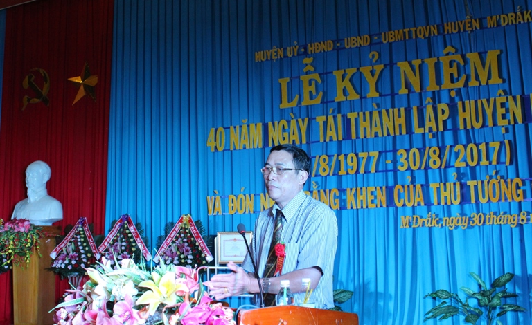 Phó chủ tịch UBND tỉnh Võ Văn Cảnh phát biểu tại buổi lễ. 