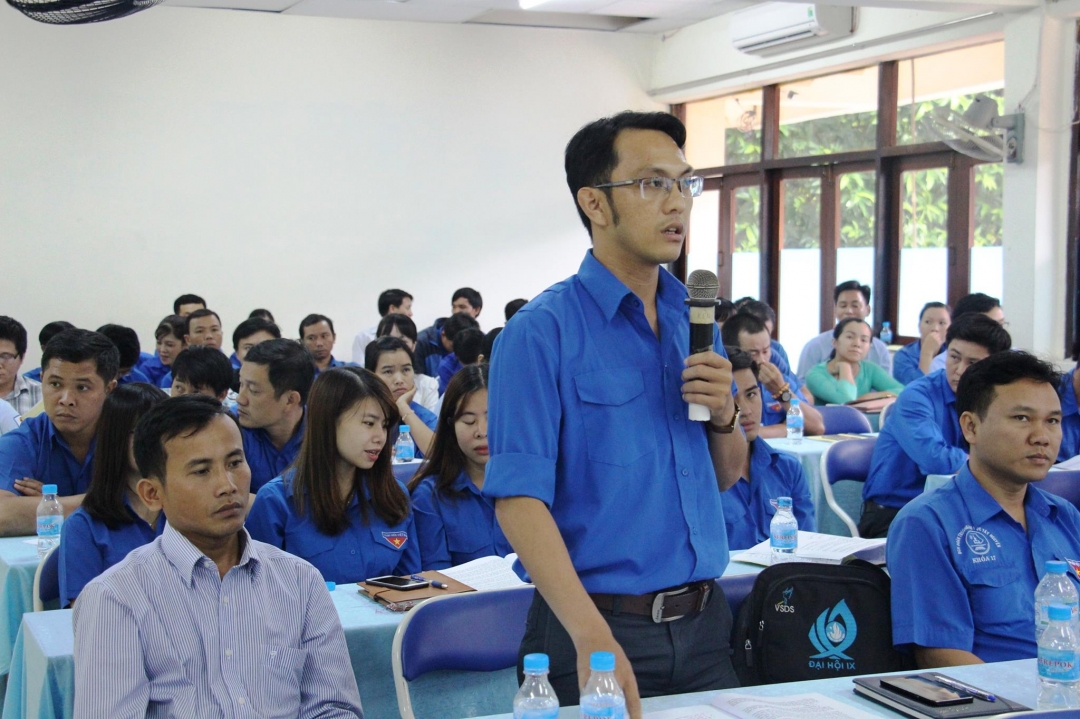 Đại diện Thành Đoàn Buôn ma Thuột tham gia đóng góp ý kiên staij hội  nghị