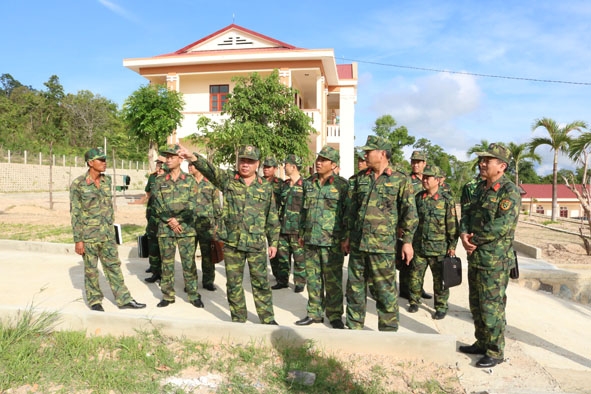 Tư lệnh Quân khu 5 kiểm tra tại Đại đội 2 (Ban CHQS huyện Ea Súp).
