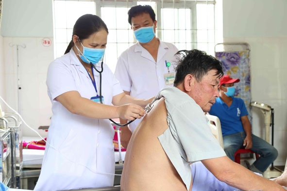 Bệnh nhân bị bệnh phổi tắc nghẽn mãn tính được điều trị tại Bệnh viện Lao và bệnh Phổi tỉnh.