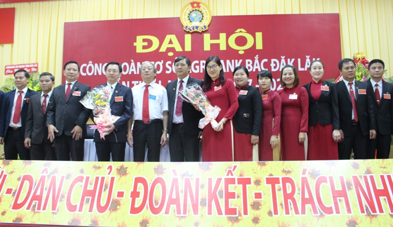 Ban Chấp hành Công đoàn Cơ sở Agribank Bắc Đắk Lắk lần thứ I, nhiệm kỳ 2017-2022  ra mắt Đại hội.