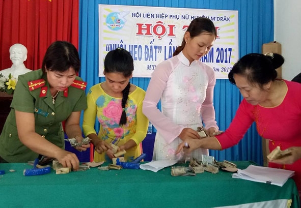 Phụ nữ huyện M'Đrắk tham gia Hội thi 