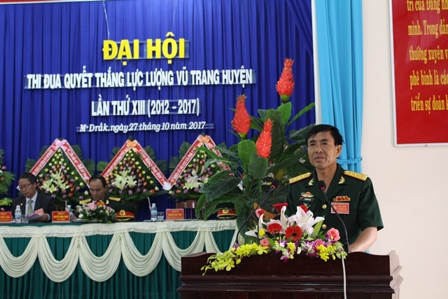 Thượng tá Nguyễn Duy Nga, Phó Bí thư Đảng ủy Quân sự huyện M’Đrắk công bố Quyết tâm Thư Đại hội.