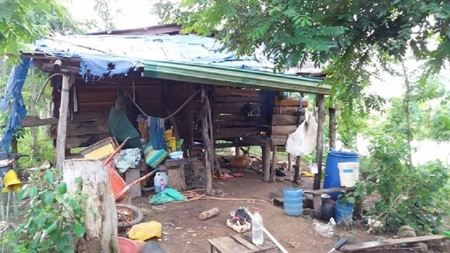 Túp lều nơi gia đình chị H'Mai đang sinh sống.