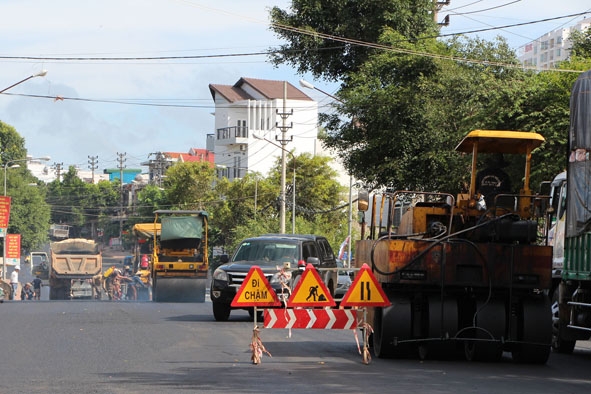 Dự án mở rộng đường Đinh Tiên Hoàng nối với đường Lê Duẩn góp phần đáp ứng nhu cầu giao thông trong đô thị Buôn Ma Thuột. 