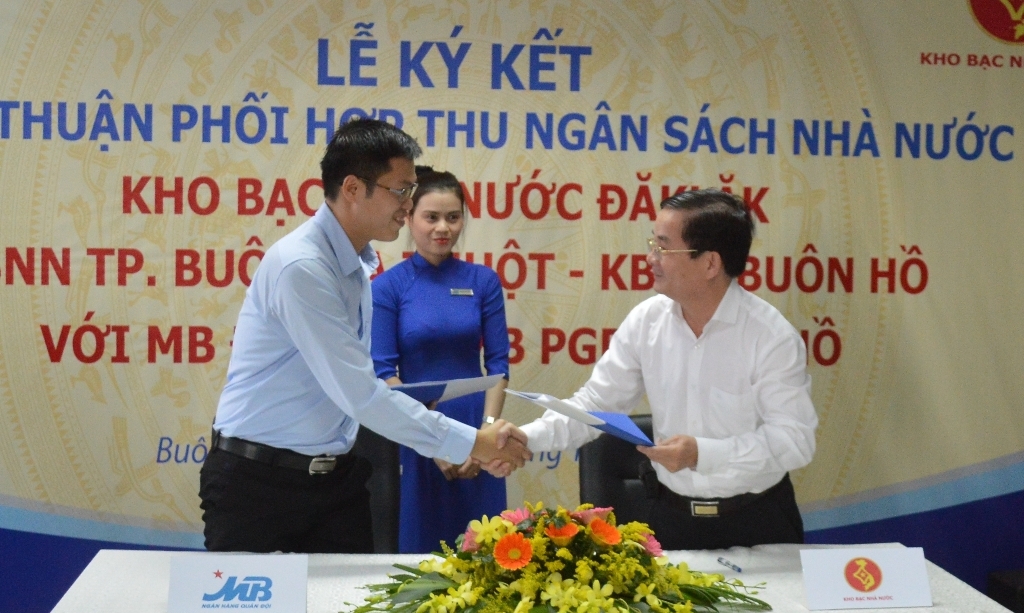Lãnh đạo KBNN và MB ĐắkLắk trao đổi thỏa thuận phối hợp