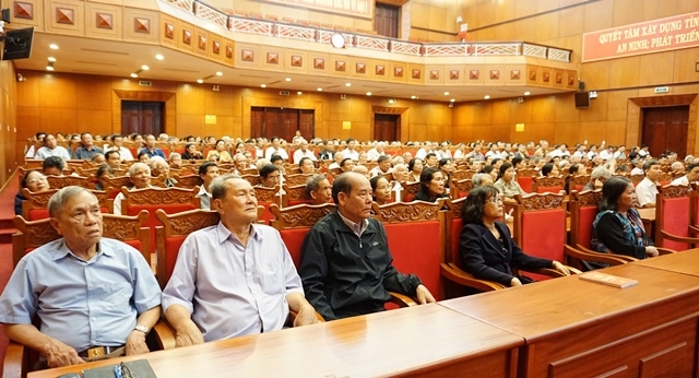 Các đại biểu tham dự hội nghị. 