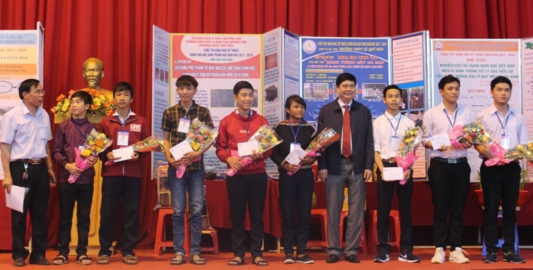 Ban Tổ chức trao giải cho 6 dự án xuất sắc nhất của cuộc thi.