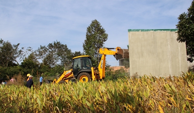 Cưỡng chế nhà xây dựng trái phép trên đất nông nghiệp ở phường Tân An