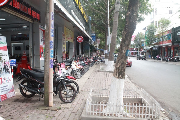 Một phần vỉa hè được cho thuê để kinh doanh trên đường Lý Thường Kiệt bảo đảm trật tự đô thị.