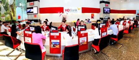 Khách hàng giao dịch tại HDBank (ảnh minh họa)