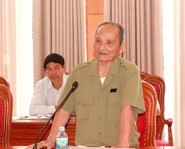 Nguyên Phó Bí thư Tỉnh ủy, Nguyên Trưởng Ban dân vận Tỉnh ủy Lê Chí Quyết. 