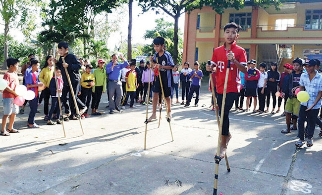 Trường PTDTNT-THCS Krông Bông thường xuyên tổ chức các hoạt động ngoài giờ lên lớp. 