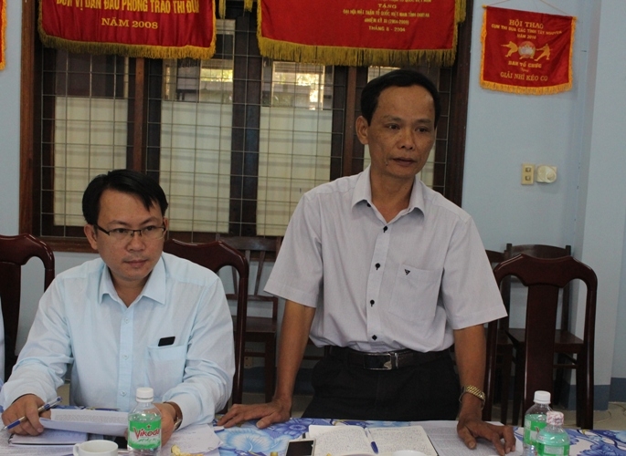 Phó Tổng biên tập Báo Đắk Lắk Lê Quang Ánh đóng góp ý kiến tại buổi làm việc.