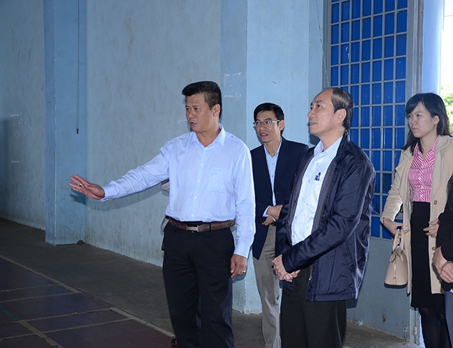 Chủ tịch UBND tỉnh thăm Nhà VH Lao động tỉnh - ảnh Quang Trung