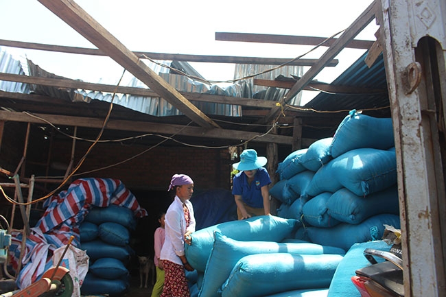 Ngôi nhà chị Vũ Thị Xiêm bị thiệt hại nặng nề sau lốc xoáy.