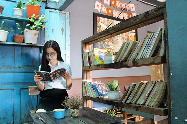 Một góc nhỏ  trong quán  cà phê sách “Zip” trên đường  Nguyễn Công Trứ. 