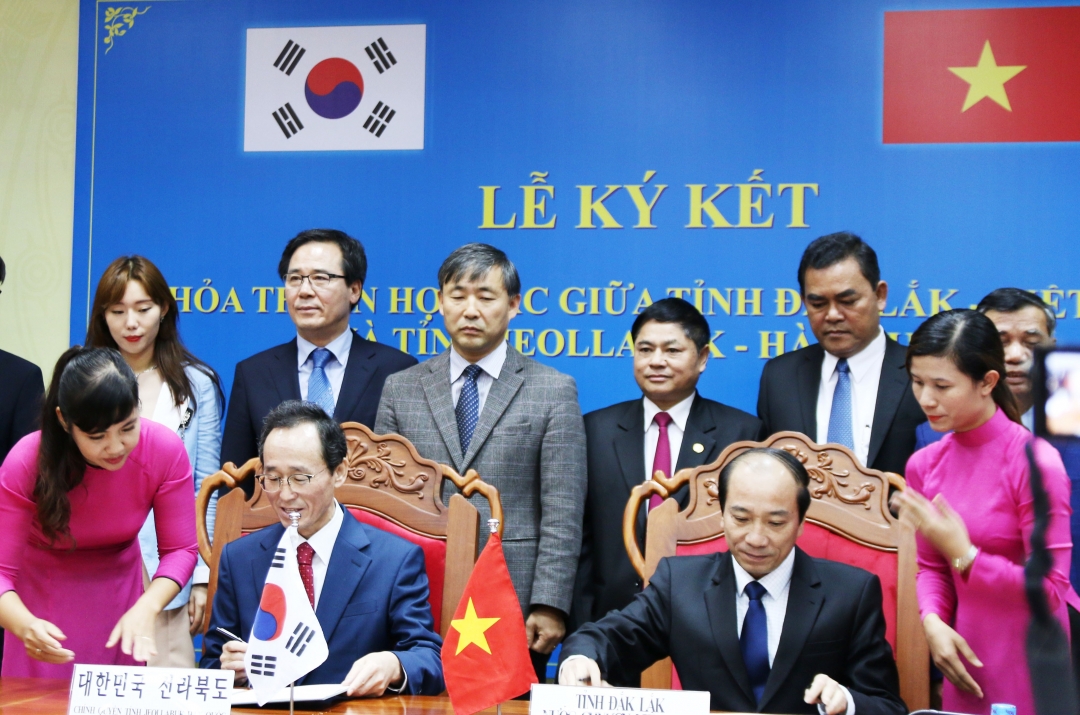 Lãnh đạo tỉnh Đắk Lắk và Jeollabuk (Hàn Quốc) ký kết thỏa thuận hợp tác