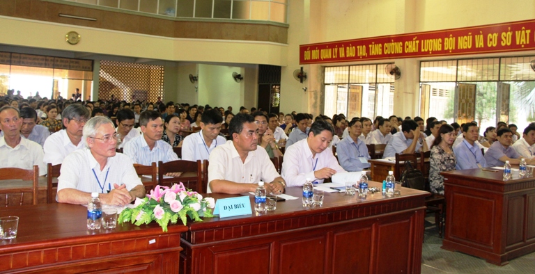 Các đại biểu tham dự Lễ khai mạc kỳ thi tuyển công chức tỉnh Đắk Lắk năm 2017. Ảnh: Hồng Chuyên