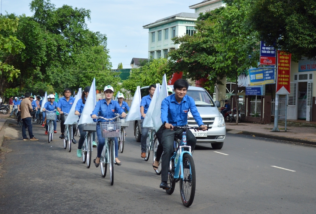 Đạp xe diễu hành truyên truyền bảo vệ môi trường