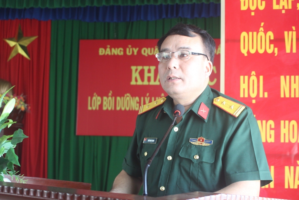 Trung tá Trần Minh Trọng, Chính ủy Bộ Chỉ huy Quân sự tỉnh phát biểu tại khai mạc