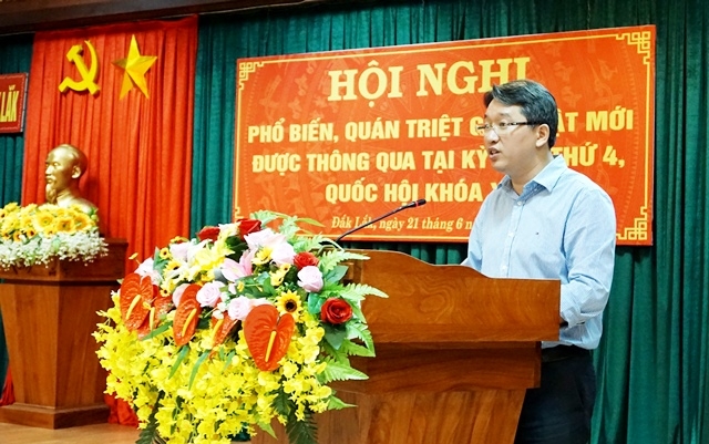 Phó Chủ tịch Thường trực UBND tỉnh Nguyễn Hải Ninh phát biểu tại hội nghị. 