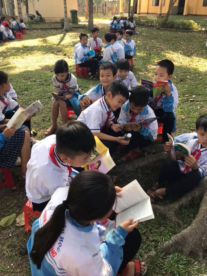 Các em học sinh Trường Tiểu học Phan Đình Phùng trong Ngày hội đọc sách. Ảnh: Như Quỳnh