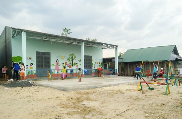 Lớp học  tại điểm trường Hoa Cúc Trắng  ở thôn  Giang Thanh  nay đã được  xây mới,  sửa chữa. 