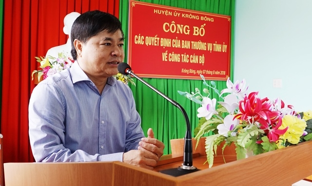 Phó Bí thư Thường trực Tỉnh ủy Phạm Minh Tấn phát biểu giao nhiệm vụ tại buổi công bố. 